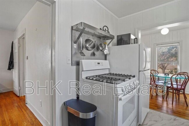 Building Photo - 1915 Clover Ln