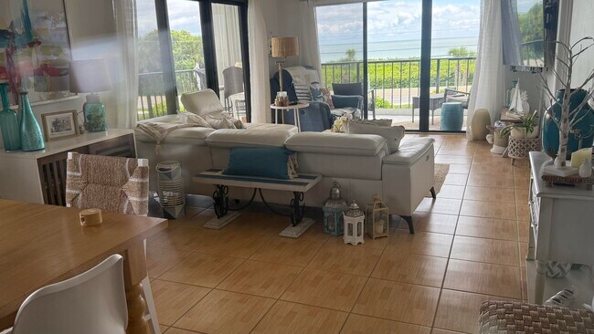 Building Photo - 5159 N Hwy A1A