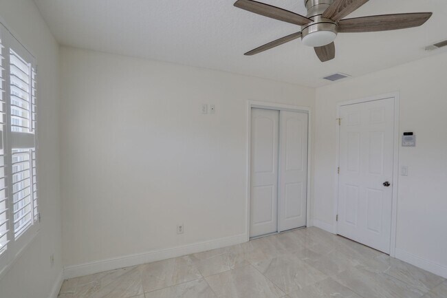 Building Photo - 633 Spring Oaks Blvd