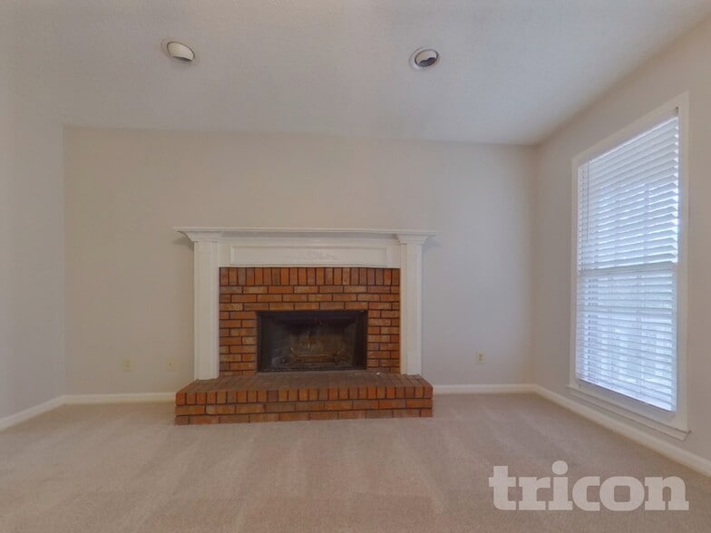 Building Photo - 329 Stratford Dr