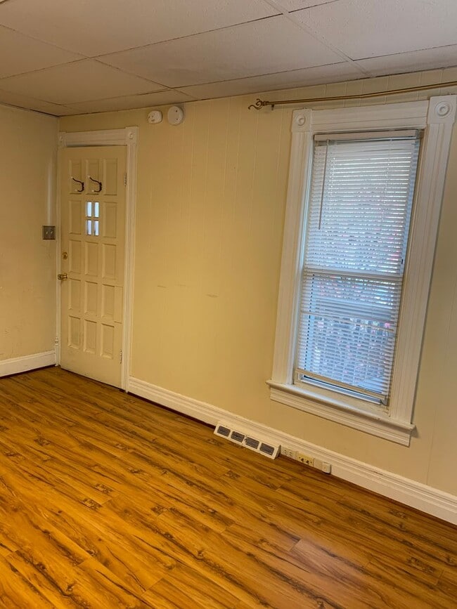 Building Photo - 301 N Washington Ave