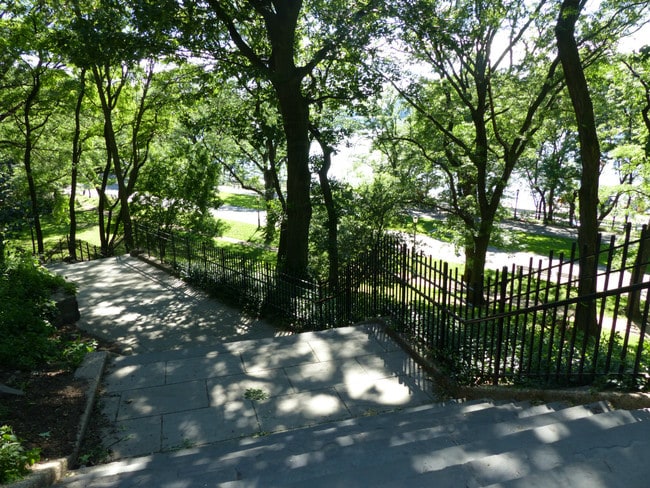 Building Photo - Super Sunny 1 BD, Panoramic Windows, Gut Renovated Granite Kitchen & Fabulous UWS Location!