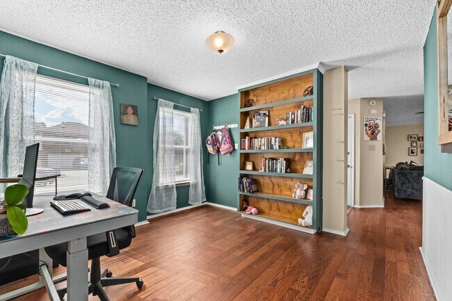 Building Photo - Texas sized home near the golf course