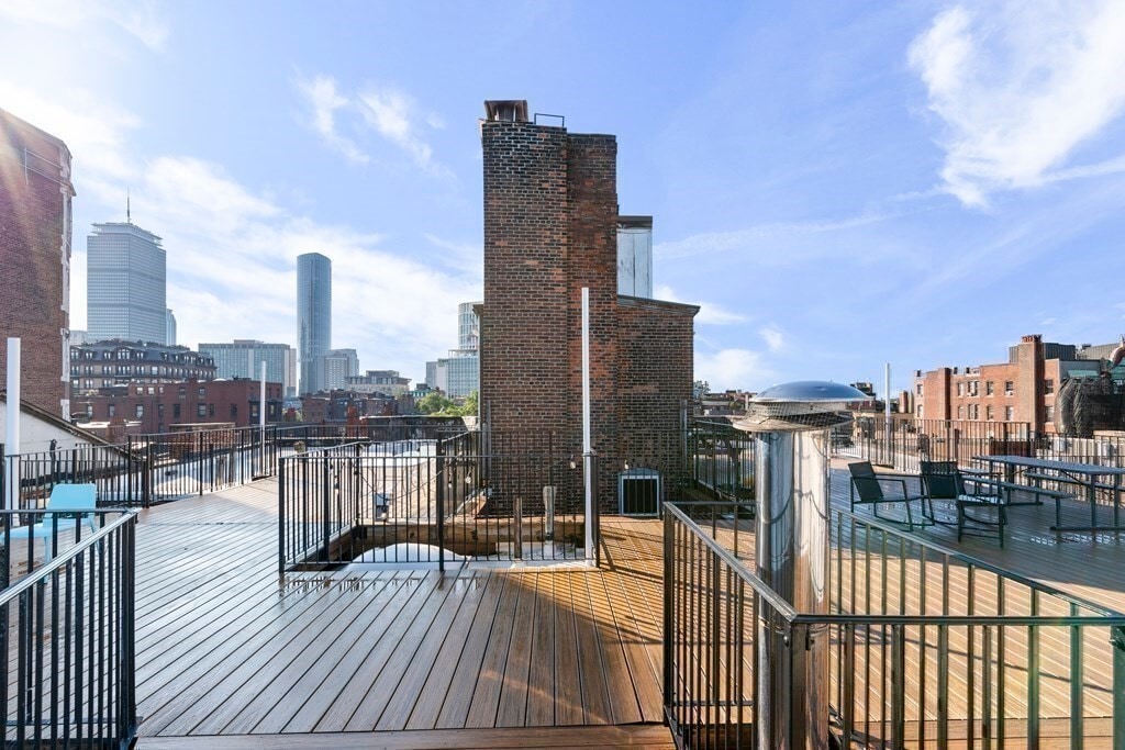 Building Photo - 520 Beacon St