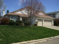 Building Photo - Fabulous Home on Large Corner Lot