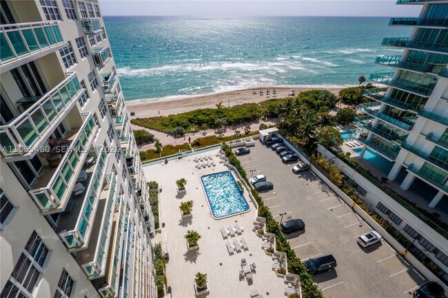 Building Photo - 6917 Collins Ave