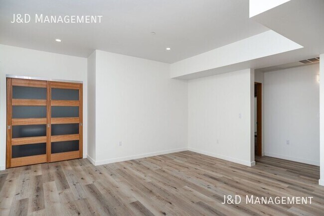 Building Photo - 3333 Reynard Way
