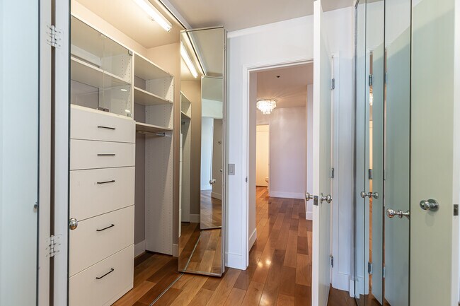 Building Photo - 700 Front St