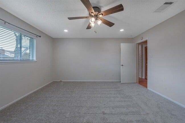 Building Photo - 730 Seamaster Dr