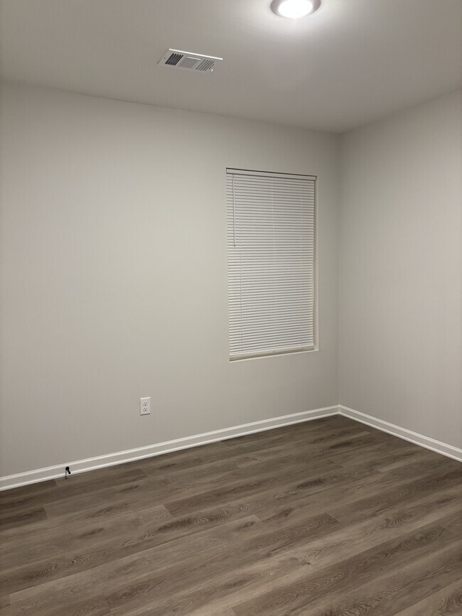 Building Photo - 2585 Callie Rd