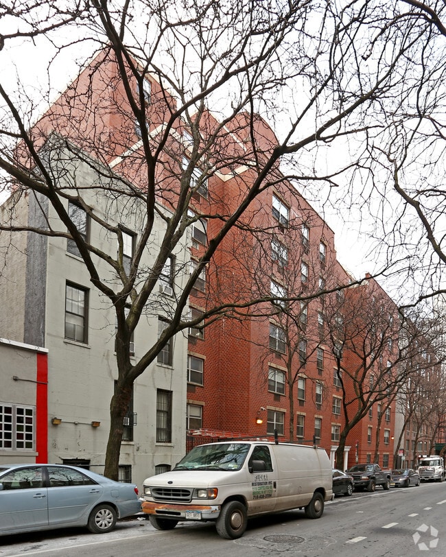 Building Photo - Clinton Gardens