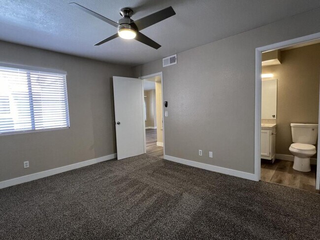 Building Photo - 7570 W Flamingo Rd