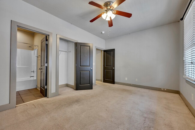 Building Photo - 202 Barristers Ct