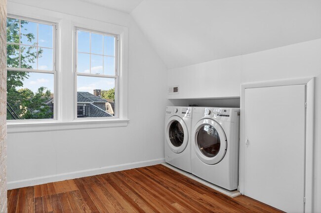 Building Photo - 42 Duer Pl