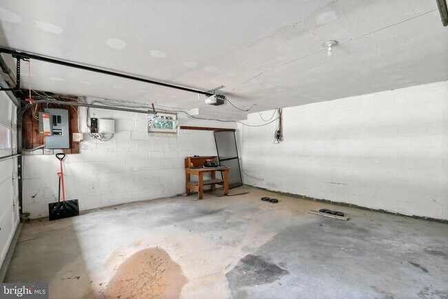 Building Photo - 5900 Osceola Rd