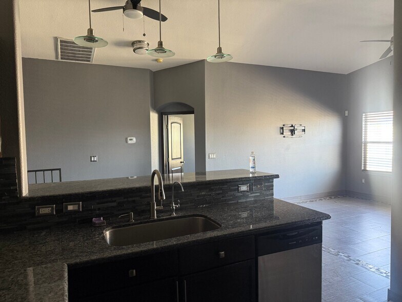 Building Photo - 9339 Square Dance Pl