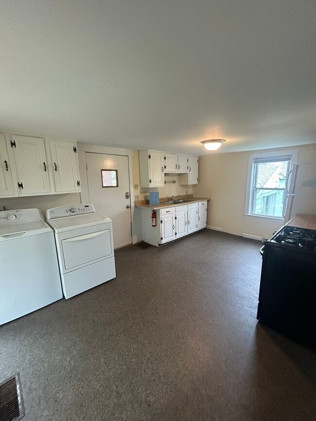 Building Photo - 79 Chase St