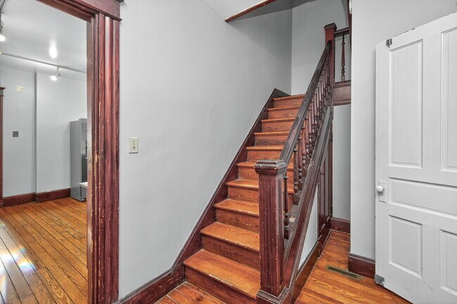 Building Photo - 2343 Rohs St