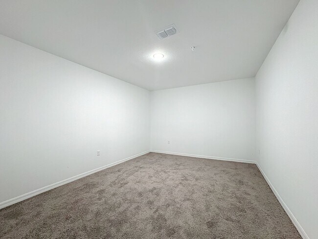 Building Photo - Townhouse For Lease in Saint Cloud