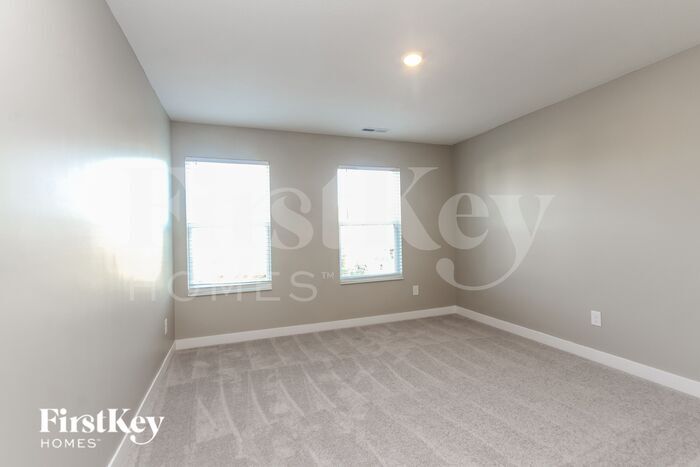 Building Photo - 930 Shadow Dr