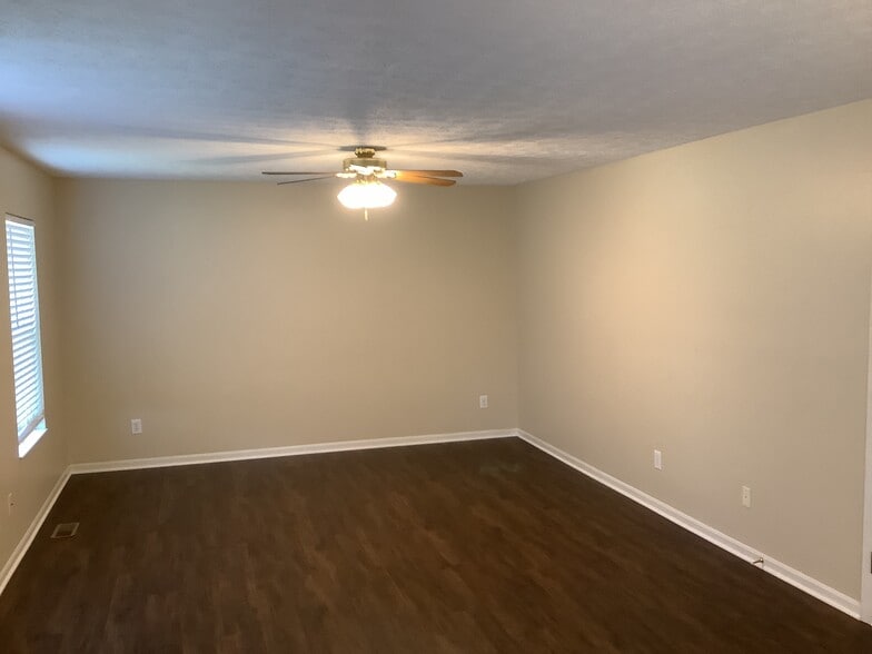 Building Photo - 557 Whispering Pines Pl