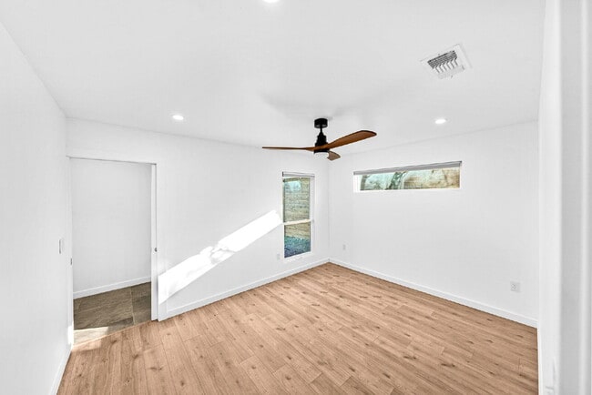 Building Photo - Gorgeous New Remodel with a Bright and Open Floorplan