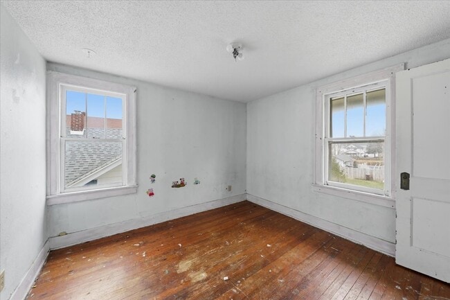 Building Photo - 559 Cortlandt Ave