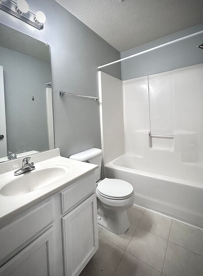 Building Photo - Spacious 3-Bed, 2.5-Bath Townhome in Ankeny, IA – Modern Comfort & Convenience!