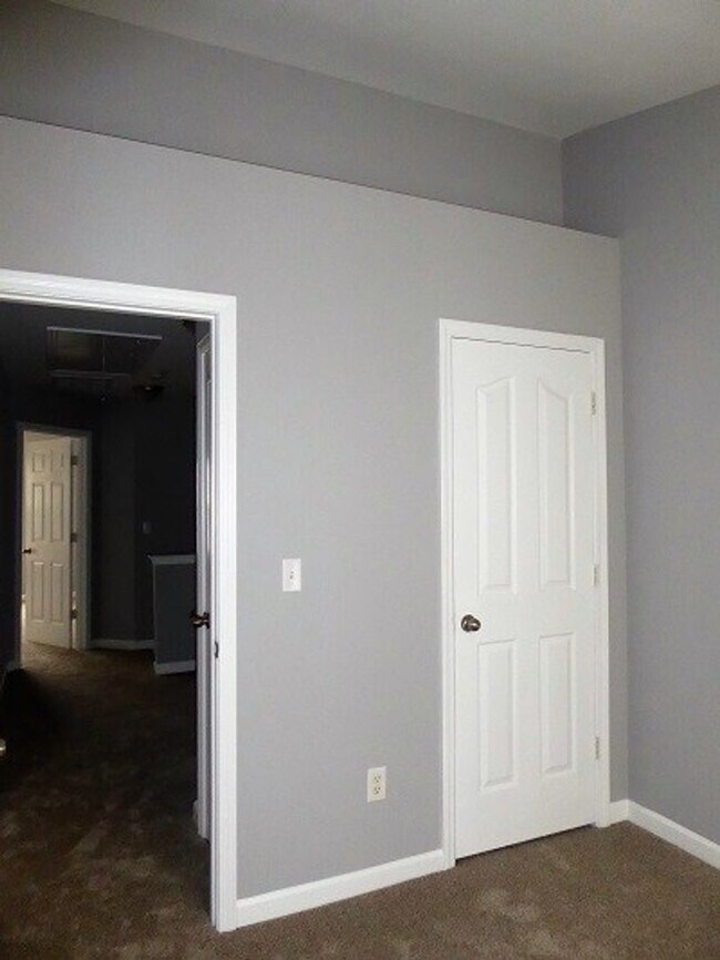 Building Photo - 3BR/2.5BA Townhome in Cobblestone Cove, Move In Ready - Paint and Flooring is new