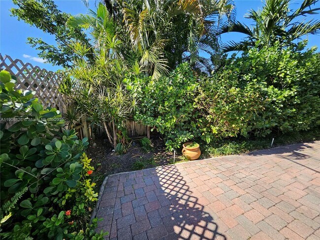 Building Photo - 2016 NE 26th Dr