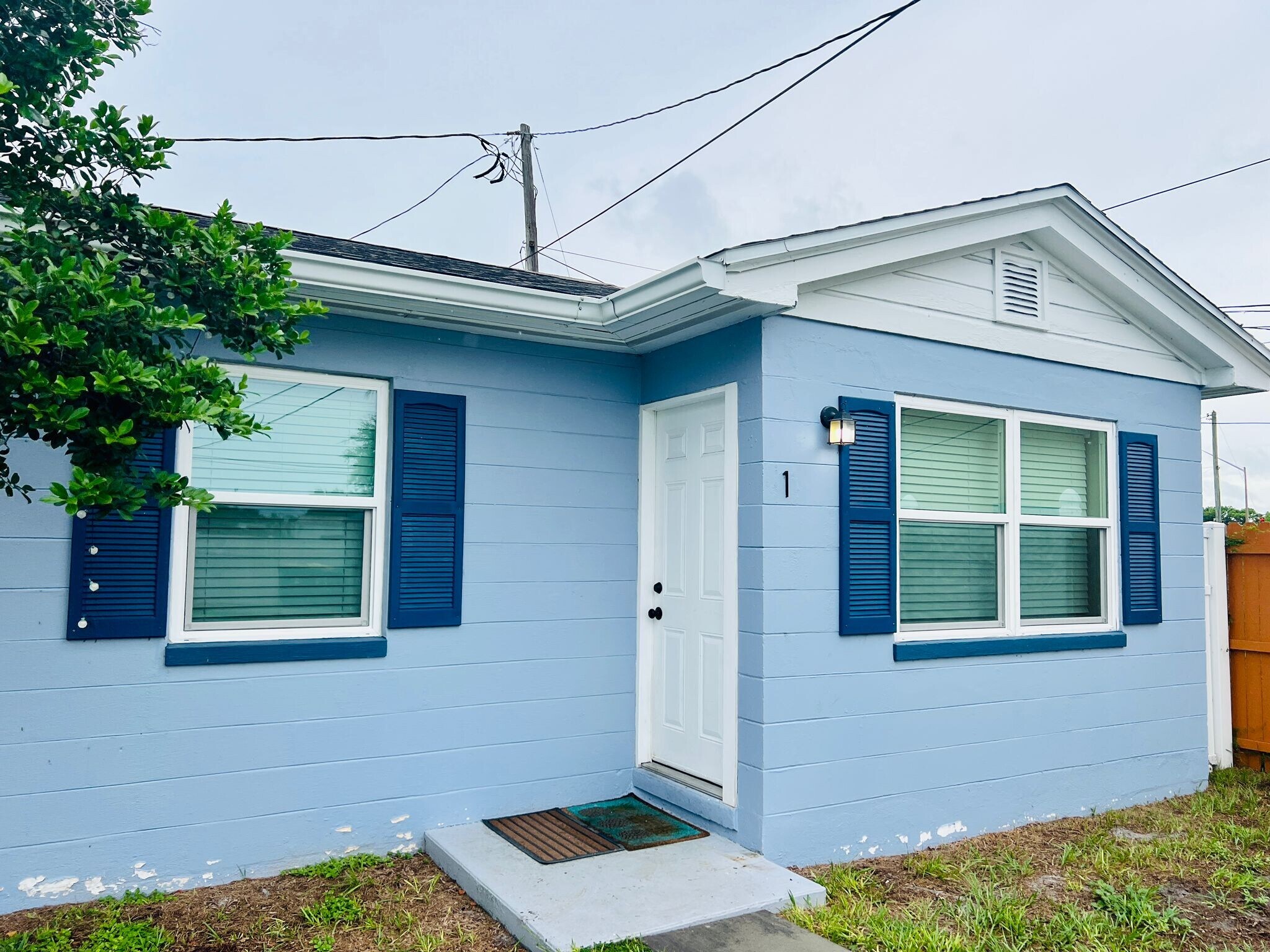 Building Photo - 401 S Mars Ave