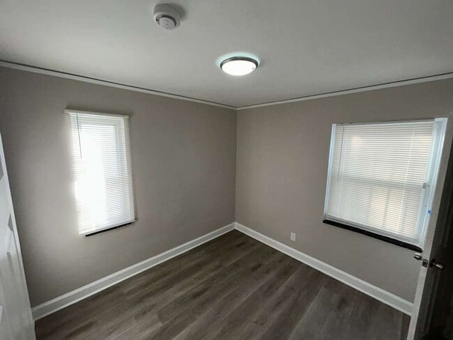 Building Photo - Cute 3 Bedroom Bungalow