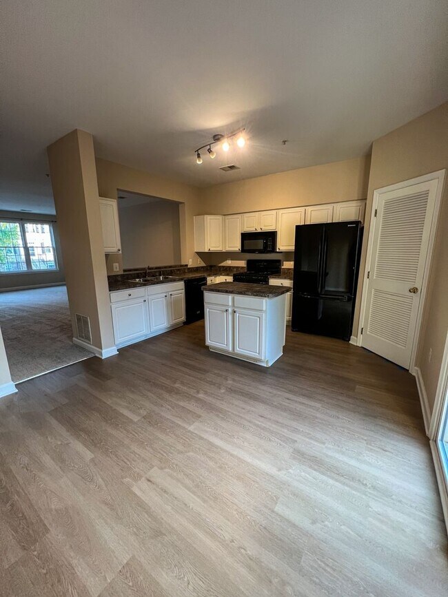 Building Photo - 8646 Willow Leaf Ln