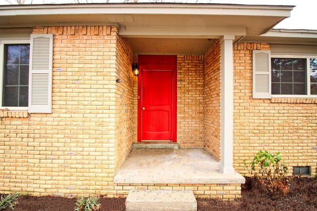 Building Photo - 7917 Hermitage Dr