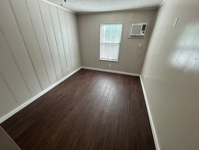 Building Photo - 1/1 Duplex / Fridge, Washer & Dryer Included  / Large Front Deck / Small Fenced in Side Yard/ NBISD