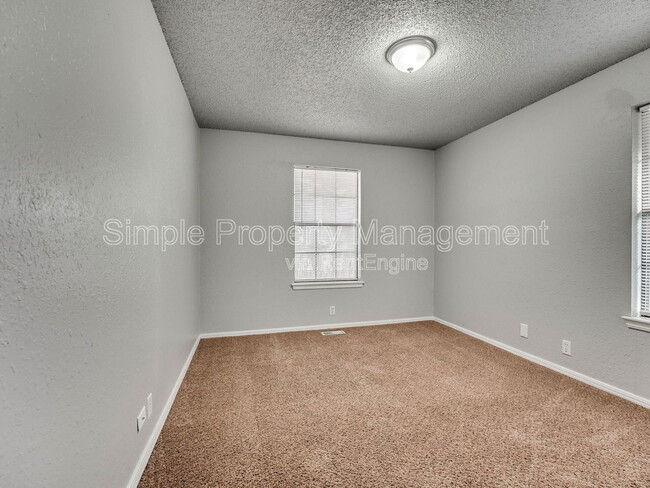 Building Photo - 101 E Platt Dr