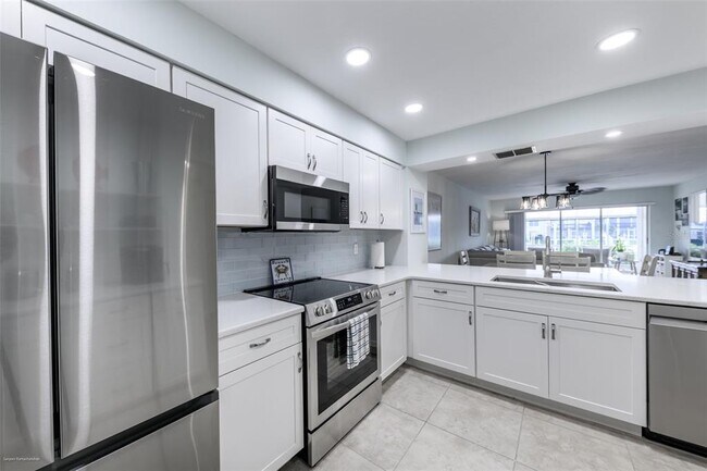 Building Photo - 220 Coldeway Dr