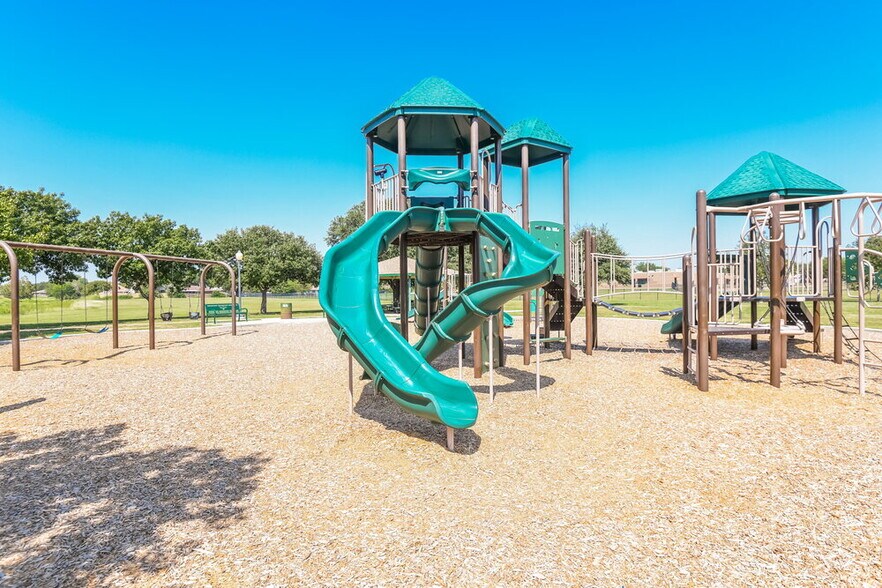 Building Photo - 2733 Forest Creek Dr