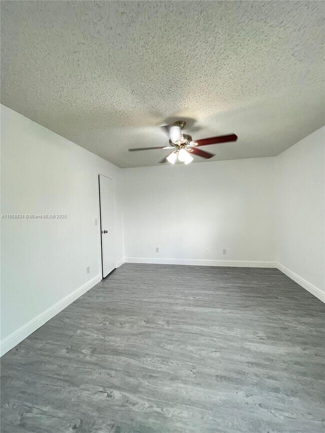 Building Photo - 12400 Vista Isles Dr