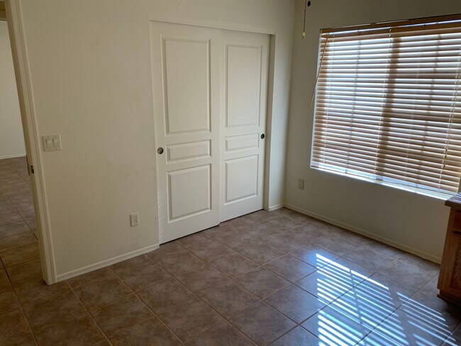 Building Photo - 4BD/2BA/2CG 1900 sf in Canyon de Flores subdivision, Sierra Vista, AZ