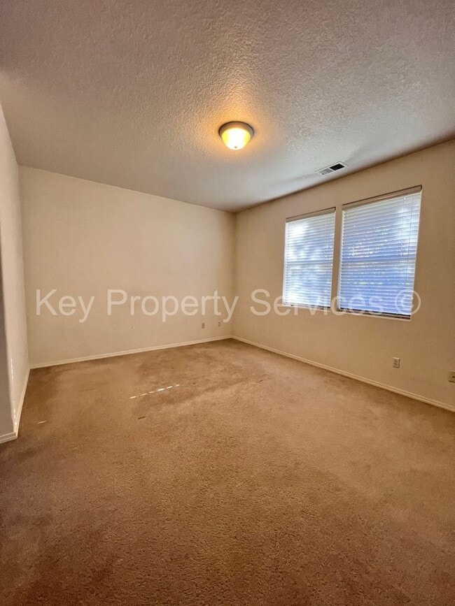 Building Photo - Westridge Ranch Across from Park!