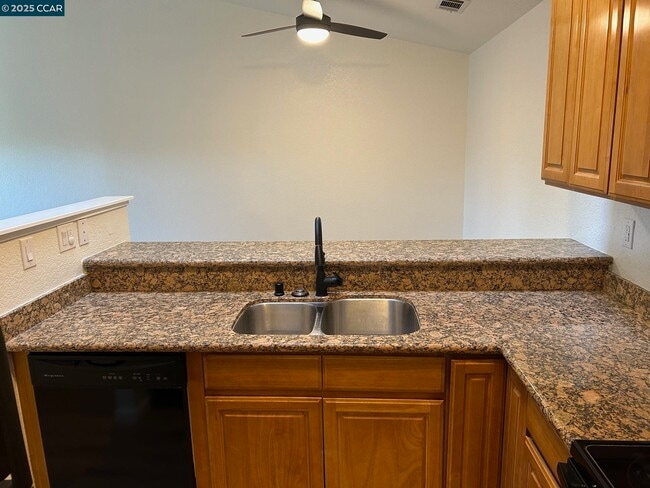 Building Photo - 952 Villa Terrace