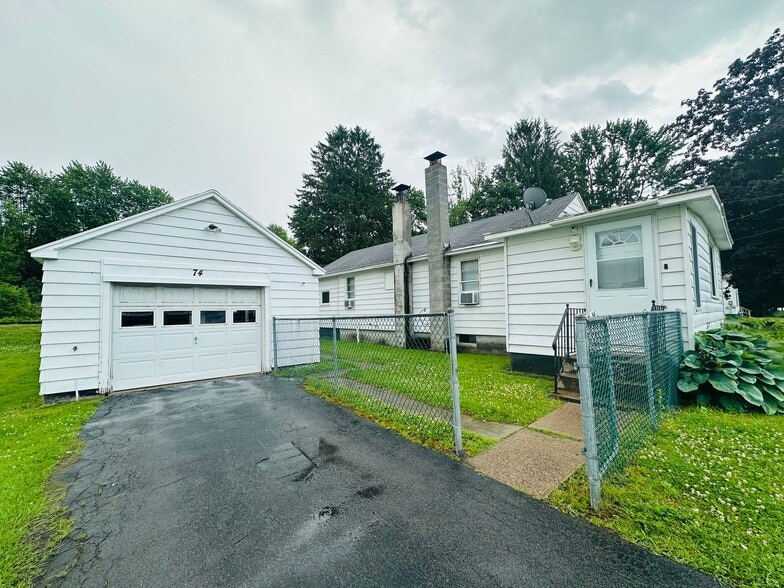 Building Photo - 74 Volney St