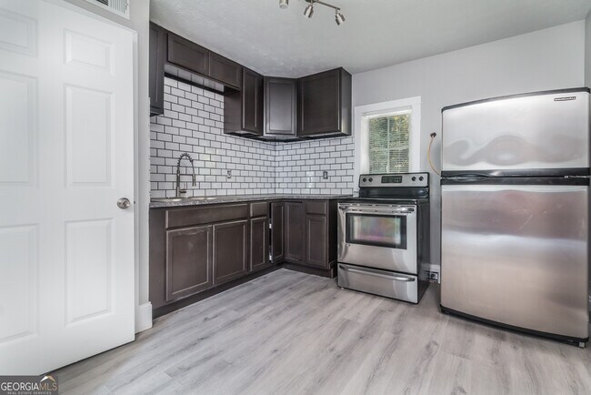 Building Photo - 511 Gresham Park Dr