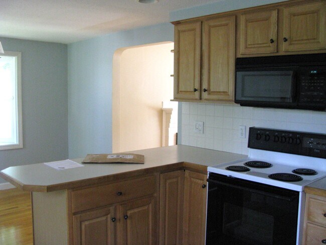 Building Photo - 465 Auburn St