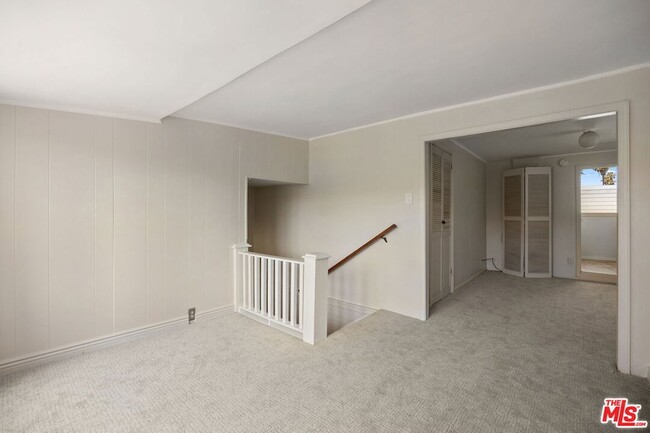 Building Photo - 435 1/2 Raymond Avenue Unit