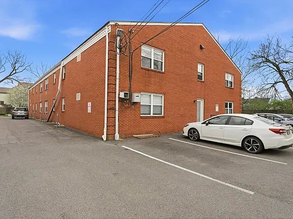 Building Photo - 1397 Broadview Ave