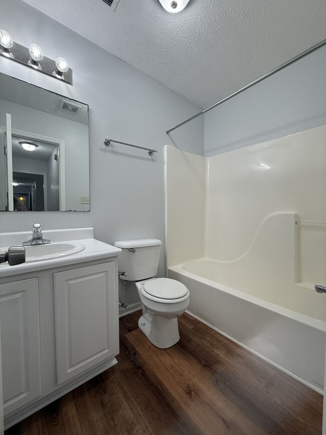 Building Photo - 513 Meadowland Ct
