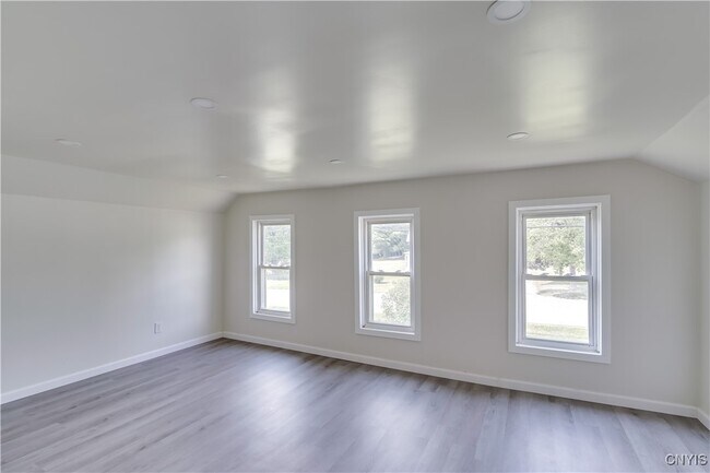 Building Photo - 29538 Maple St