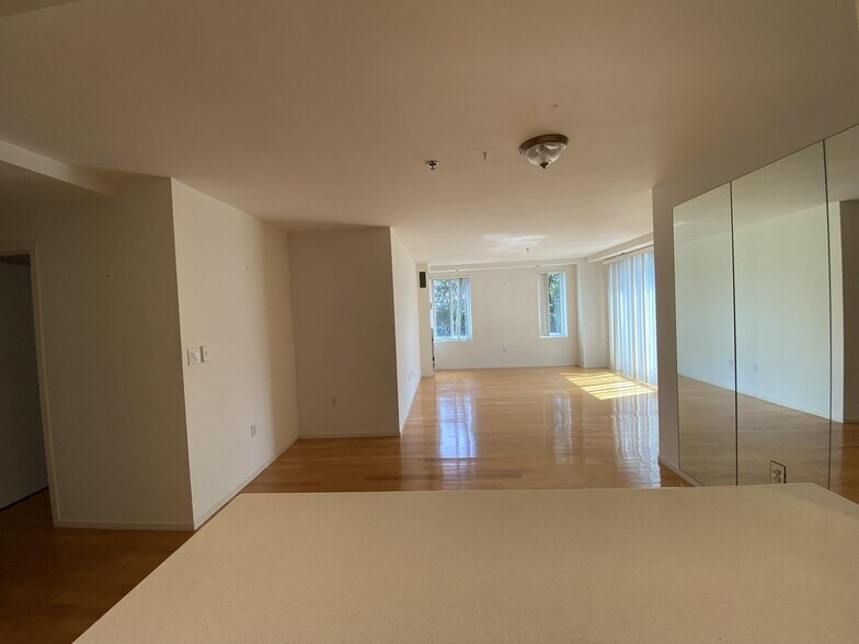 Building Photo - 931 Massachusetts Ave